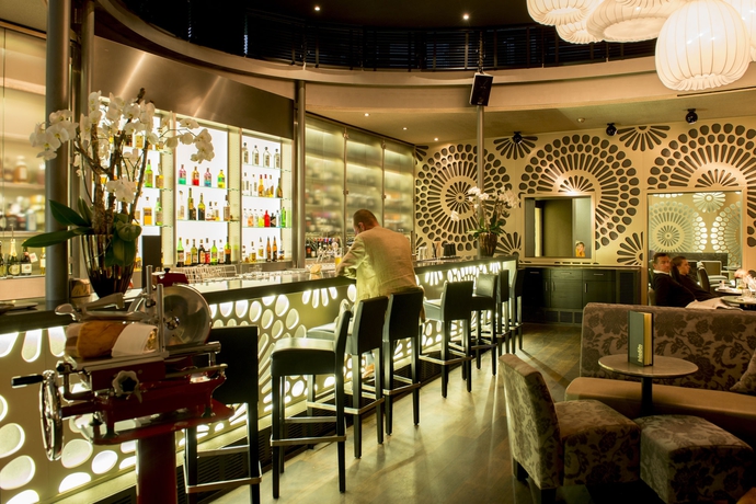Imagen del bar/restaurante del Hotel Park Winterthur. Foto 2