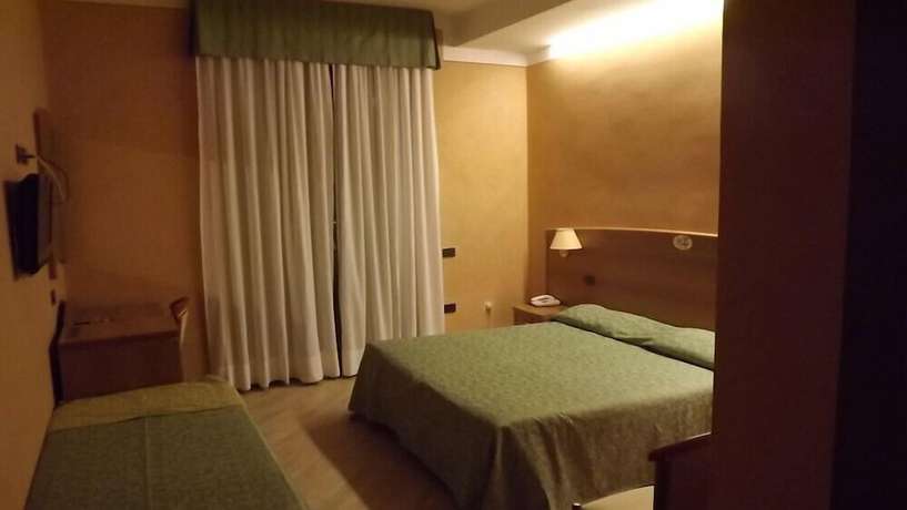 Imagen de la habitación del Hotel Park Zanzanù. Foto 16