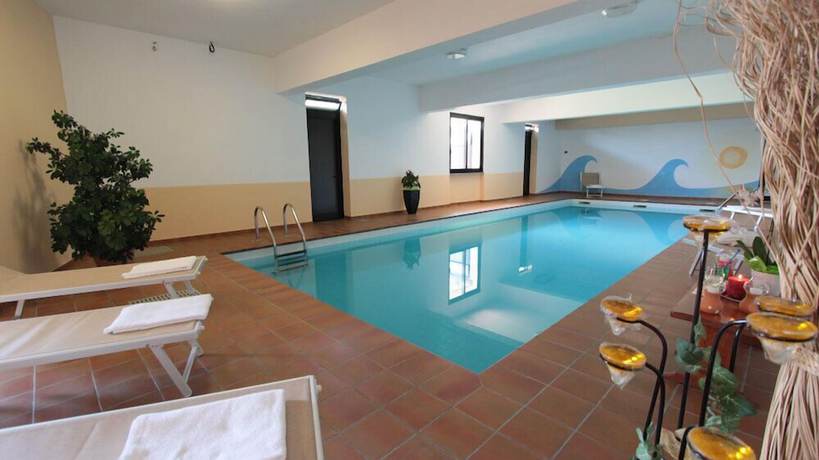 Imagen de la piscina del Hotel Park Zanzan&ugrave;, Tignale. Foto 18