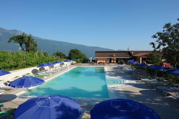 Imagen de la piscina del Hotel Park Zanzan&ugrave;, Tignale. Foto 19
