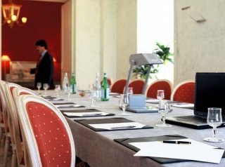 Imagen de los interiores del Hotel Park & Suites Village Montpellier Bionne. Foto 4