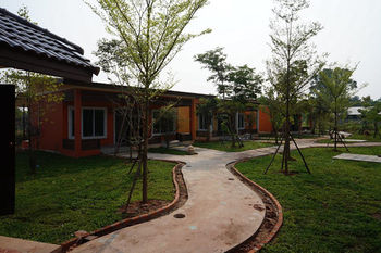Imagen de los exteriores del Hotel Park and Pool Resort. Foto 6