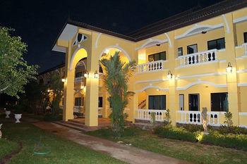 Imagen de los exteriores del Hotel Park and Pool Resort. Foto 7