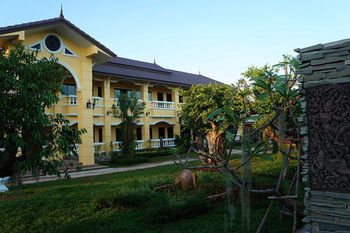 Imagen de los exteriores del Hotel Park and Pool Resort. Foto 8