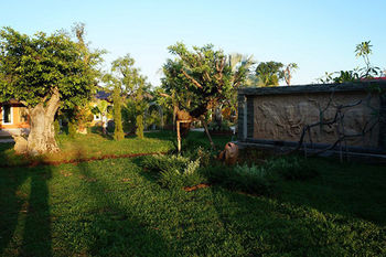 Imagen de los exteriores del Hotel Park and Pool Resort. Foto 9