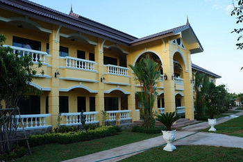 Imagen de los exteriores del Hotel Park and Pool Resort. Foto 12