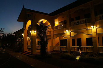 Imagen de los exteriores del Hotel Park and Pool Resort. Foto 14