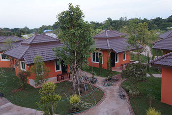 Imagen de los exteriores del Hotel Park and Pool Resort. Foto 16