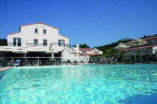 Imagen de la piscina del Hotel Park y Suites Village Cannes-mandelieu. Foto 8