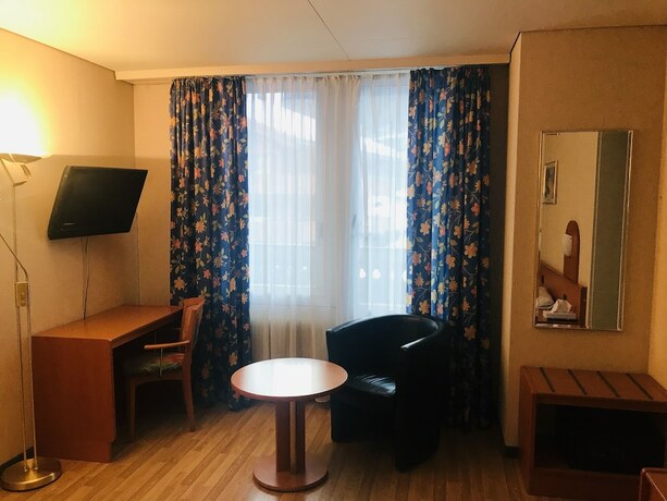 Imagen de la habitación del Hotel Parkhotel Bellevue Lenk. Foto 17