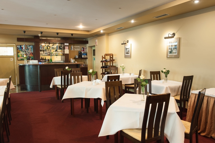Imagen del bar/restaurante del Hotel Parkhotel Economic. Foto 2