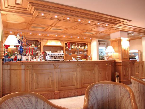 Imagen del bar/restaurante del Hotel Parkhotel Folgarida. Foto 2