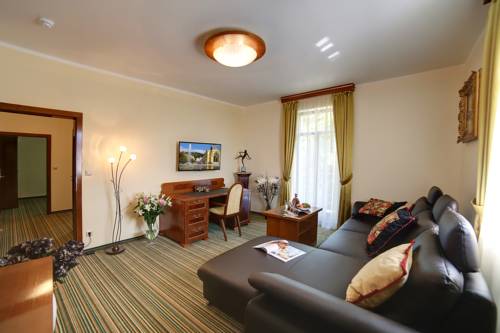Imagen de la habitación del Hotel Parkhotel Forest. Foto 13