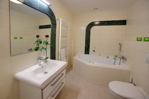 Imagen de la habitación del Hotel Parkhotel Forest. Foto 15
