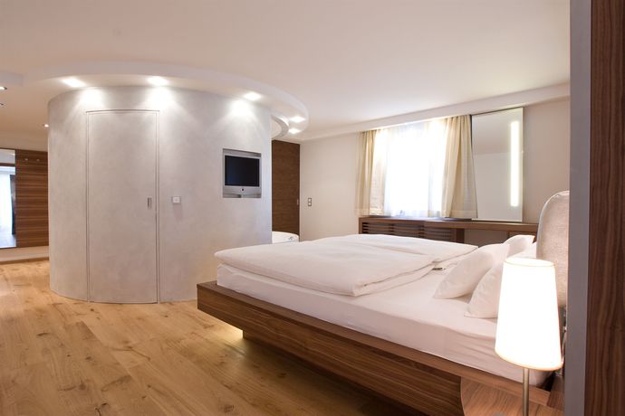 Imagen de la piscina del Hotel Parkhotel Frank. Foto 16