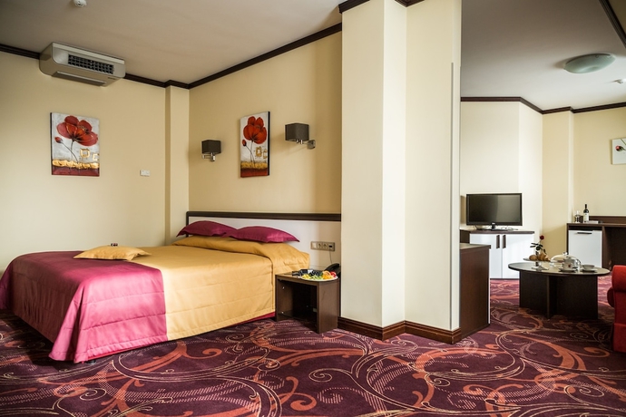 Imagen de la habitación del Hotel Park-hotel Golosievo. Foto 6