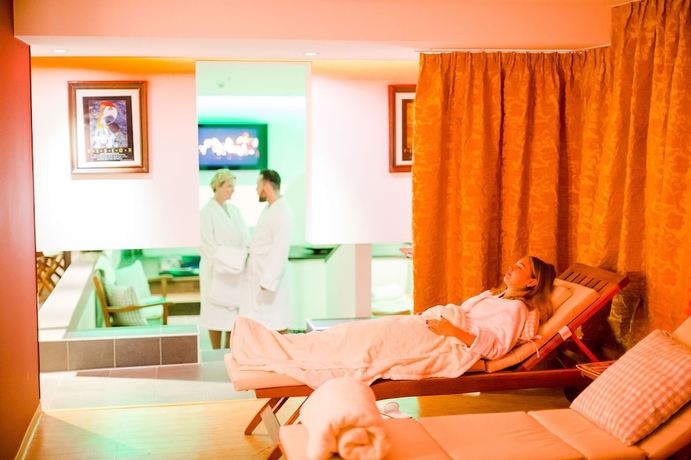 Imagen de la piscina del Hotel Parkhotel Krone. Foto 19