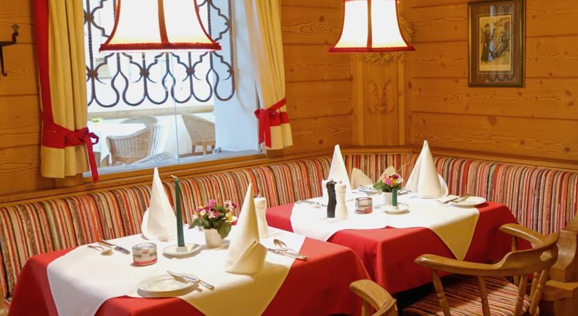 Imagen del bar/restaurante del Hotel Parkhotel Luisenbad. Foto 2