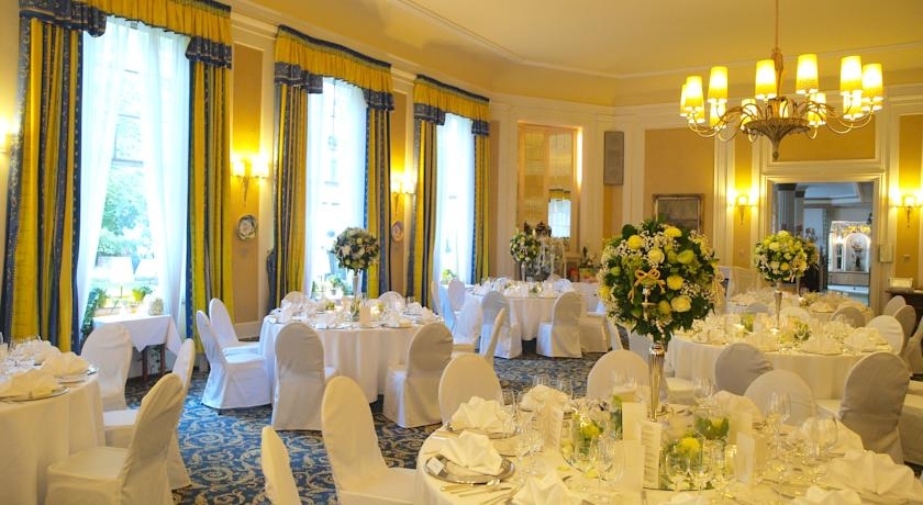 Imagen de los interiores del Hotel Parkhotel Luisenbad. Foto 11