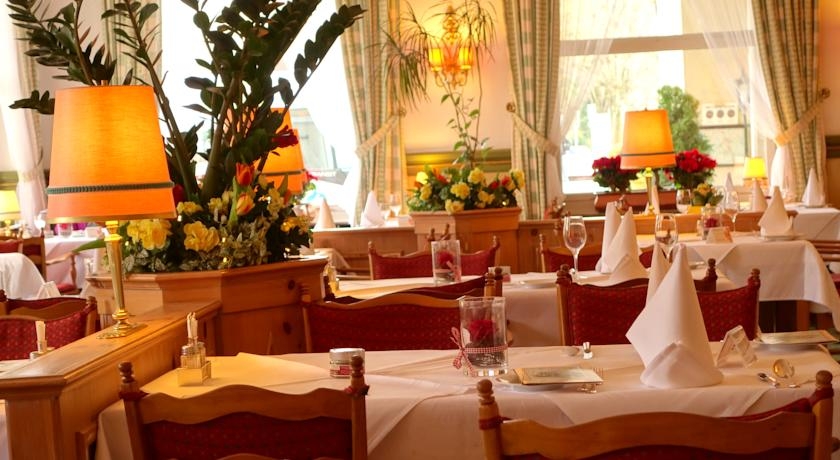 Imagen del bar/restaurante del Hotel Parkhotel Luisenbad. Foto 3