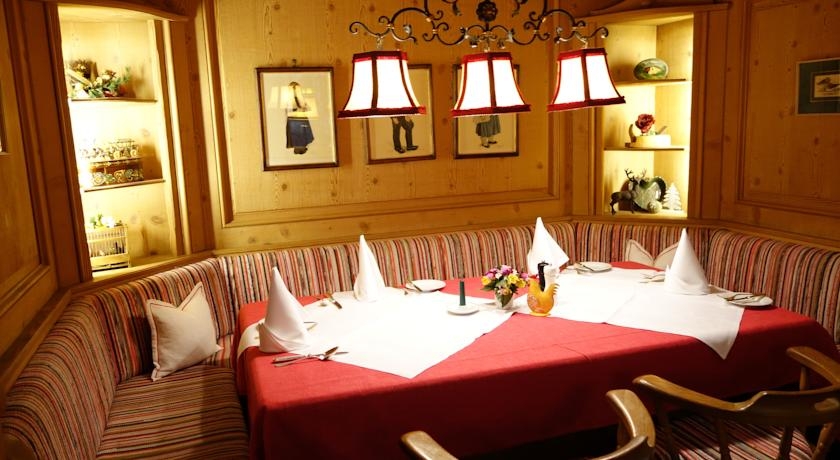 Imagen del bar/restaurante del Hotel Parkhotel Luisenbad. Foto 4