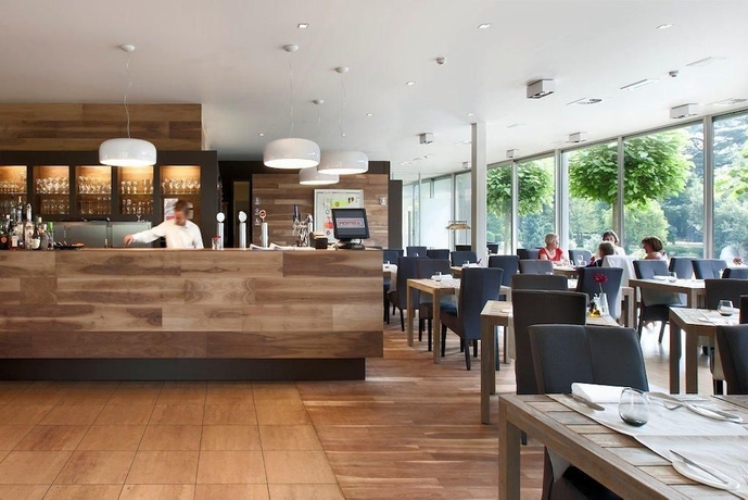 Imagen del bar/restaurante del Hotel Parkhotel Montreal. Foto 2