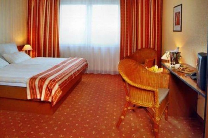 Imagen de la habitación del Hotel Parkhotel Nieheim. Foto 9