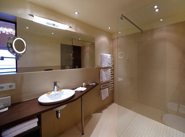 Imagen de la habitación del Hotel Parkhotel P&ouml;rtschach - Dasresort mit Insellage am W&ouml;rthersee. Foto 5