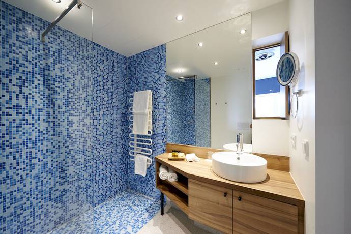 Imagen de la habitación del Hotel Parkhotel P&ouml;rtschach - Dasresort mit Insellage am W&ouml;rthersee. Foto 9