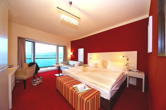 Imagen de la habitación del Hotel Parkhotel P&ouml;rtschach - Dasresort mit Insellage am W&ouml;rthersee. Foto 16