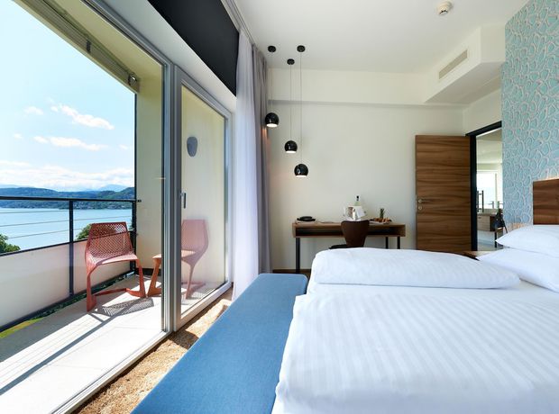 Imagen de la habitación del Hotel Parkhotel P&ouml;rtschach - Dasresort mit Insellage am W&ouml;rthersee. Foto 17