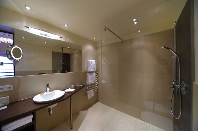 Imagen de la habitación del Hotel Parkhotel P&ouml;rtschach - Dasresort mit Insellage am W&ouml;rthersee. Foto 18