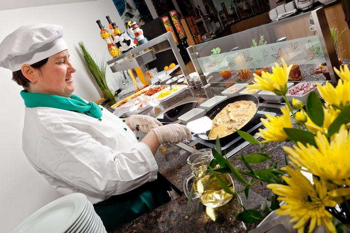 Imagen del bar/restaurante del Hotel Parkhotel R&uuml;gen. Foto 4