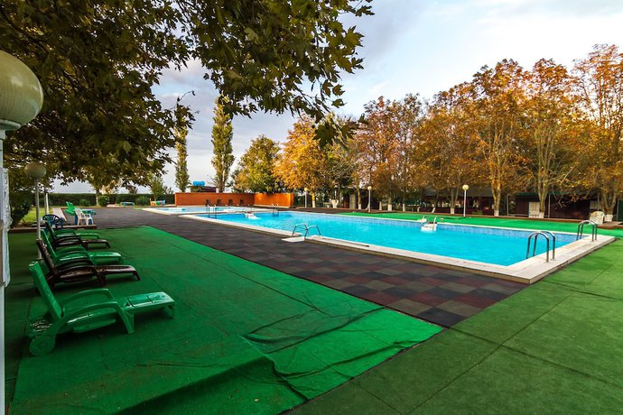 Imagen de la piscina del Hotel Park-hotel Shinkar. Foto 16