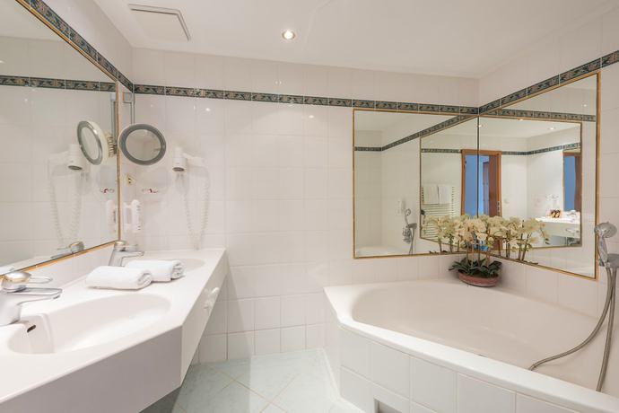 Imagen de la habitación del Hotel Parkhotel Tannenhof. Foto 8