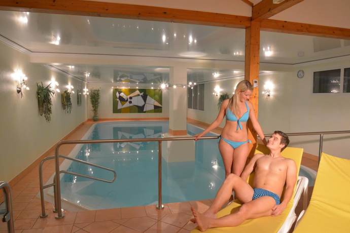 Imagen de la piscina del Hotel Parkhotel zum Stern. Foto 18