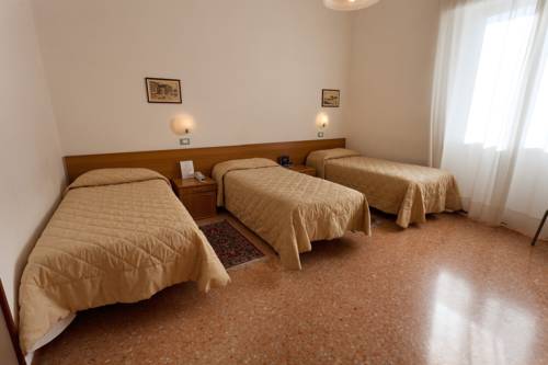 Imagen de la habitación del Hotel Parking Giardino. Foto 11