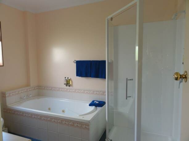 Imagen de la habitación del Hotel Parklands Motor Lodge. Foto 19