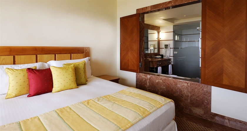 Imagen de la habitación del Hotel Parklane, A Luxury Collection Resort and Spa, Limassol. Foto 10