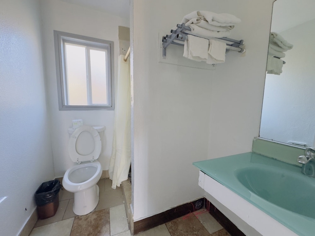 Imagen de la habitación del Hotel Parklane Motel. Foto 7