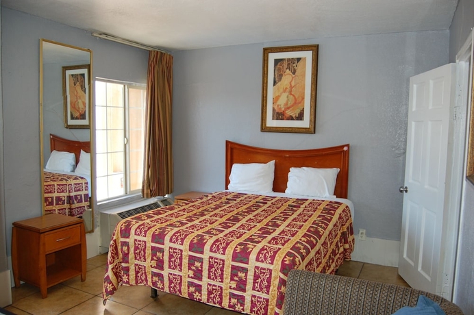 Imagen de la habitación del Hotel Parklane Motel. Foto 8