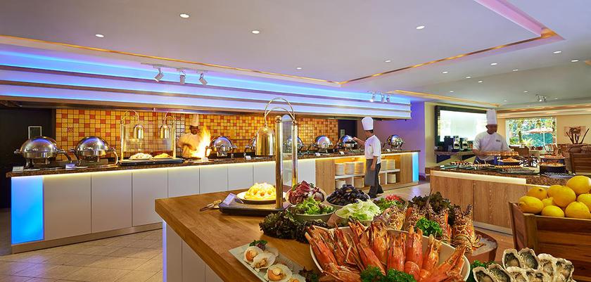 Imagen del bar/restaurante del Hotel Parkroyal Penang Resort. Foto 2