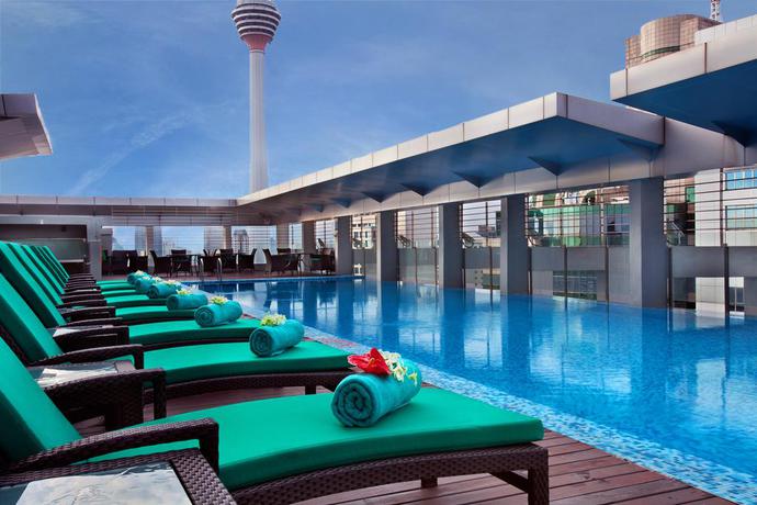 Imagen de la piscina del Hotel Parkroyal Serviced Suites Kuala Lumpur. Foto 8