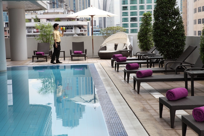 Imagen de la piscina del Hotel Parkroyal Suites Bangkok. Foto 15