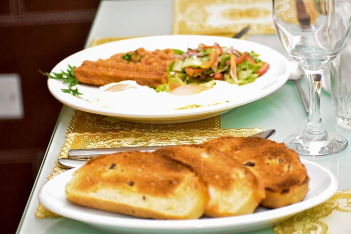 Imagen del bar/restaurante del Hotel Parks. Foto 2