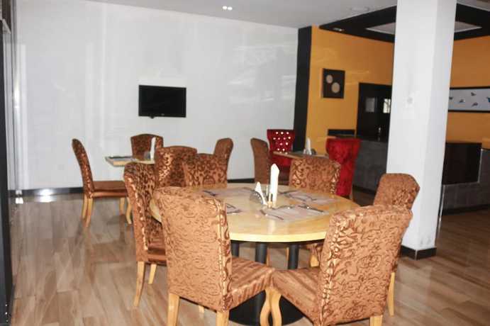 Imagen del bar/restaurante del Hotel Parks. Foto 4