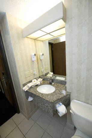 Imagen de la habitación del Hotel Parkshore Resort. Foto 6