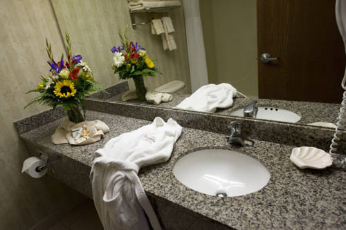 Imagen de la habitación del Hotel Parkshore Resort. Foto 7