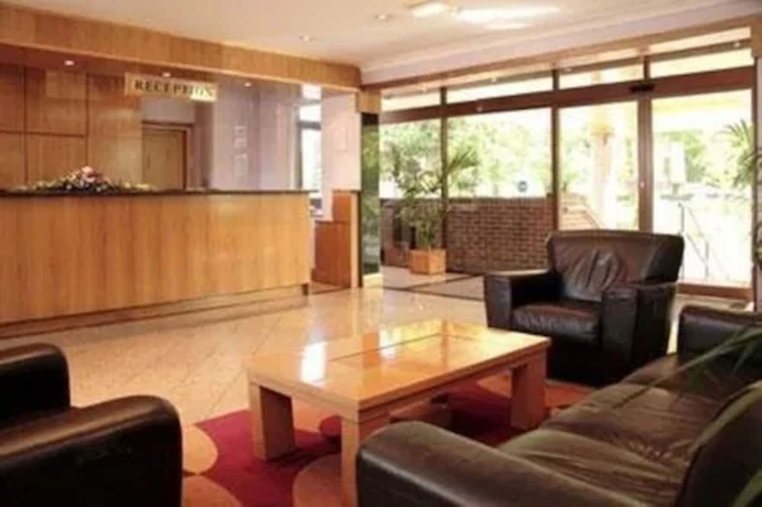 Imagen de los interiores del Hotel Parkside International. Foto 17