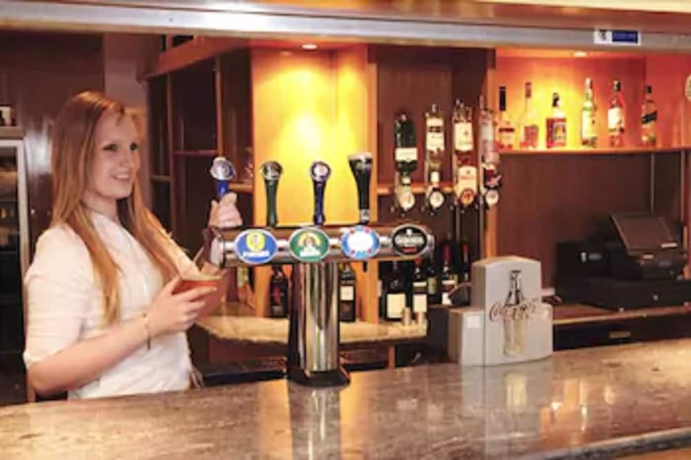 Imagen del bar/restaurante del Hotel Parkside International. Foto 5